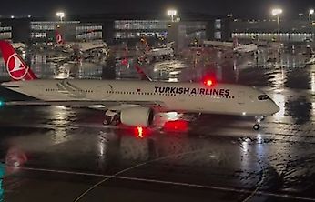İstanbul'da Şiddetli Yağış Ulaşımı Felç Etti: 43 Uçak Rotasını Değiştirdi