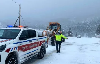Kar Nedeniyle Kapanan Darende Yolu Yeniden Trafiğe Açıldı