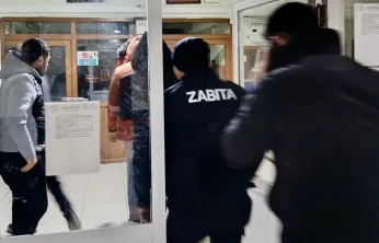 Kar ve Tipi Yolu Kapattı, Vatandaşlar Sosyal Tesislerde Misafir Edildi