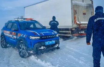 Kar Yağışı Ulaşımı Felç Etti: Malatya–Kayseri Karayolu Kamyonlara Kapandı