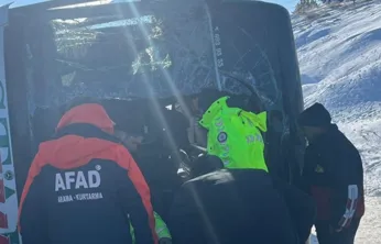 Kars'ta Yolcu Otobüsü Kazası: 17 Kişi Yaralandı