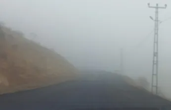Kırsalda Yoğun Sis Ulaşımı Aksattı: Sürücülere Dikkat Uyarısı