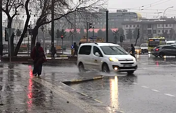 Kıyı Ege ve Akdeniz'de Kuvvetli Sağanak, Doğu'da Kar Alarmı