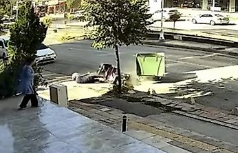 Kontrolden Çıkan Minibüs Motosiklete Çarptı