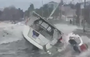 Lodos Deniz Ulaşımını Felç Etti