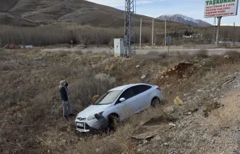 Malatya–Adıyaman Yolunda Kaza: Kontrolden Çıkan Araç Şarampole Yuvarlandı