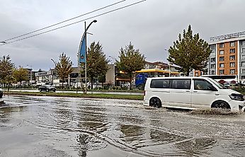 Malatya'da 10 Dakikalık Sağanak Hayatı Olumsuz Etkiledi