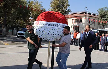 Malatya'da Ahilik Haftası için Atatürk Anıtı'na çelenk sunuldu
