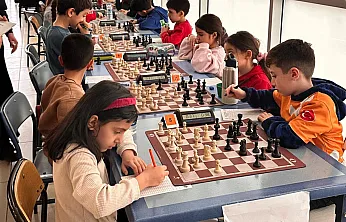 Malatya'da Anlamlı Yıldönümü: Genç Satranççılar Hamlelerini Atatürk İçin Yaptı