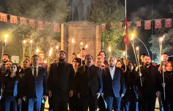 Malatya'da CHP'li Gençlerden 10 Kasım'da Meşaleli Anma