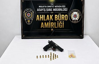 Malatya'da Eğlence Merkezlerinde Denetim: Ruhsatsız Tabanca ve Sentetik Ecza Ele Geçirildi