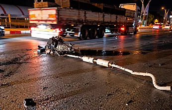 Malatya'da Feci Kaza! Transit Minibüs Ağaca Saplandı