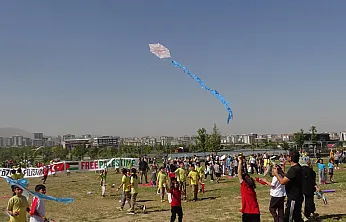 Malatya'da Gazzeli çocuklar için uçurtmalar gökyüzüne bırakıldı