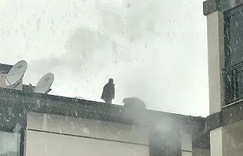 Malatya'da İnşaat İşçisinin Çatıdaki Çaresizliği