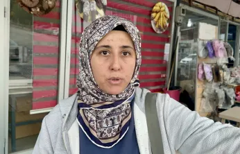 Malatya'da Korku Dolu Anlar: Kontrolden Çıkan Araç Mantı Dükkanının Yanına Uçtu