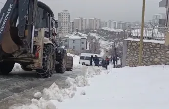 Malatya'da Öğrenciler Kara Rağmen Okula Gitmek Zorunda Kaldı