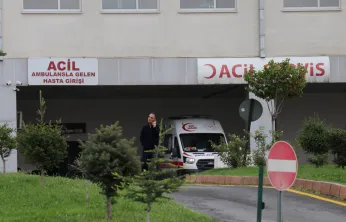 Malatya'da otomobil orta refüje çarptı: 1 yaralı