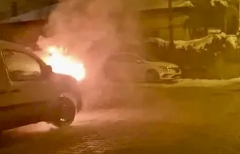 Malatya'da Park Halindeki Araç Yandı: Kısa Süreli Panik