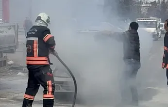 Malatya'da Park Halindeki Araçta Yangın