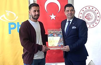 Malatya'da PTT'nin 186. Yılına Özel Kutlama: 186 Müşteriye Anlamlı Hediye