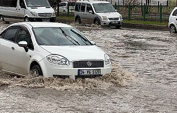 Malatya'da sağanak felç etti: Çevre yolunda araçlar yolda kaldı