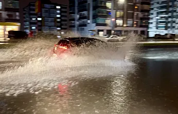 Malatya'da Sağanak Yağış Yolları Göle Çevirdi