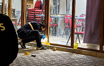 Malatya'da Silahlar Peş Peşe Patladı: 2 Kadın Yaralandı