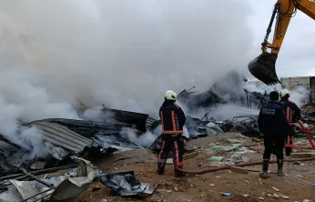 Malatya'da TOKİ Şantiyesinde Konteyner Yangını