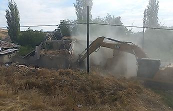 Malatya Darende'de Deprem Hasarlı Evlerin Yıkımına Başlandı
