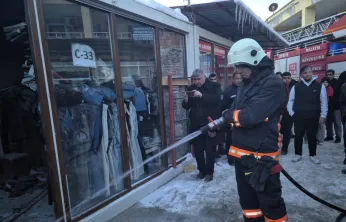'Malatya Darende'de Konteyner Giyim Mağazasında Yangın