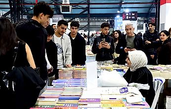Malatya Kitap Fuarı Kitapseverlerin Akınına Uğradı