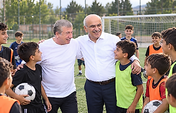 Malatya'ya Futbol Akademisi Geliyor! Tanju Çolak'tan Gençlere Büyük Fırsat