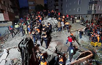 Maltepe'de 7 katlı binanın alt üç katı çöktü: 5 ölü, 10 kişi sağ çıkarıldı