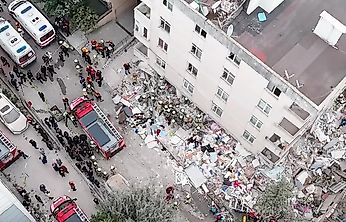 Maltepe'de çöken binada arama çalışmaları sürüyor: 2 kişi hayatını kaybetti