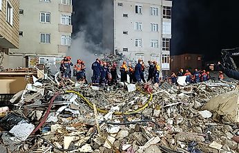 Maltepe'de Kısmi Bina Çökmesi: 2 Ölü, 3 Kayıp İçin Arama Çalışması