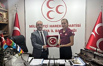 Milli Boksör Hatice Akbaş'tan Başkan Şengönül'e Ziyaret