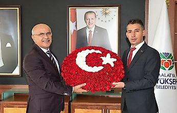 Muhtarlar Dayanışma Derneğinden Başkan Er'e Hizmet Teşekkürü