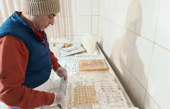 Murat Kalıcı, Darende'nin Şeker Sucuğu Geleneğini Sürdürüyor