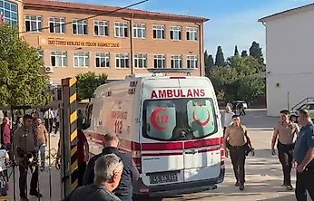 Okul Yakınında Silahlar Patladı: Yaralılar Arasında Öğrenciler de Var