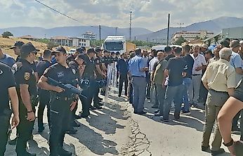 Ölümlü Kazanın Ardından Halk Yola İndi: 'Daha Kaç Can Gidecek?'