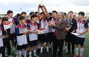 Ortaokullar Arası Futbol Turnuvasının Yıldızı Yiğit İlyas Bingöl Oldu