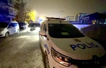 Polisten Kaçan Ehliyetsiz Sürücü Duvara Çarparak Yaralandı