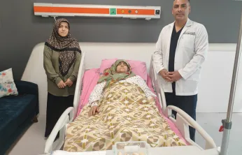 Prof. Dr. Reşit Sevimli'den Başarılı Operasyon: Dizinden 24 Tümör Çıkarıldı, Protez Takıldı