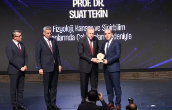 Prof. Dr. Suat Tekin, Cumhurbaşkanından ödül aldı