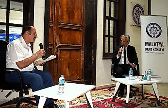 Sanat Sokağı'nda Şiir Akşamı: Malatyalı Şairler Kendi Dizelerini Seslendirdi