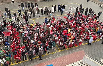 Selahaddin Eyyubi İlkokulu'nda Bayraklarla İkinci Dönem Coşkusu