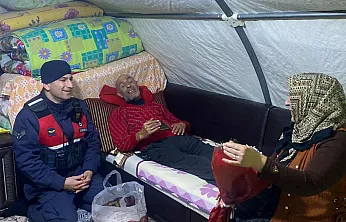 Sevgi Engel Tanımadı: Eşine Çiçek ve Pastayı Jandarma Ulaştırdı