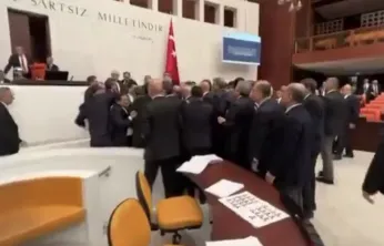 TBMM'de Protesto ve Arbede: Emekli Aylığı 20 Bin TL'ye Yükseltildi