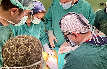 Turgut Özal Tıp Merkezi'nde Ses Telleri Korunarak Nefes Borusu Yeniden Birleştirildi