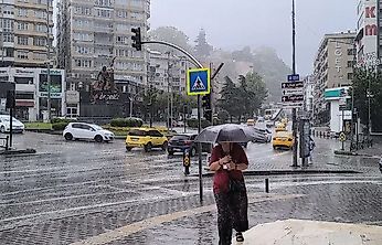 Ülke genelinde yağışlı hava etkili oluyor: Sıcaklıklar düşüyor